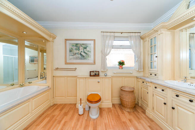 Luxury House Bathroom