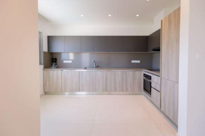 Fully Fitted Kitchen