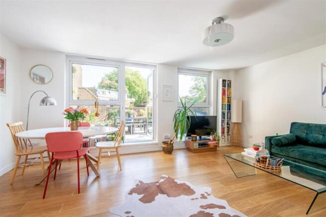Malden Crescent, Chalk Farm, London photo 4