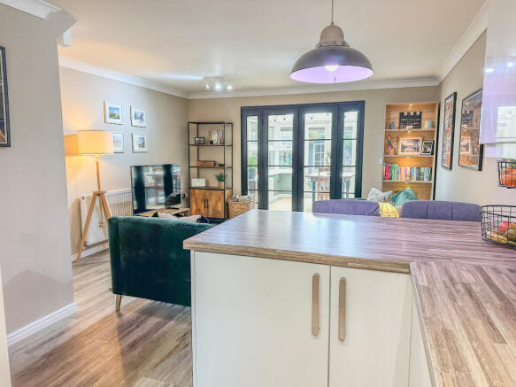 3 bed Town House to rent Image 9