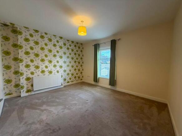 2 bed Terraced to rent Image 6