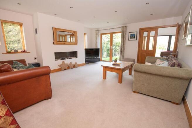 5 bed Detached for sale Image 12