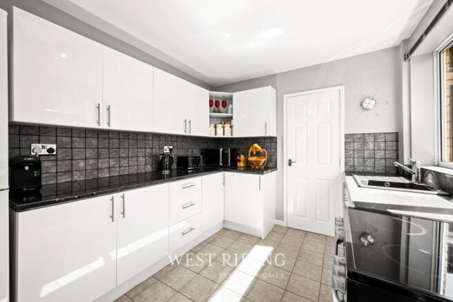 4 bed Semi-Detached for sale Image 4