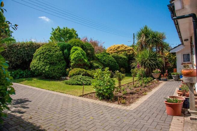 Front Garden/Parking