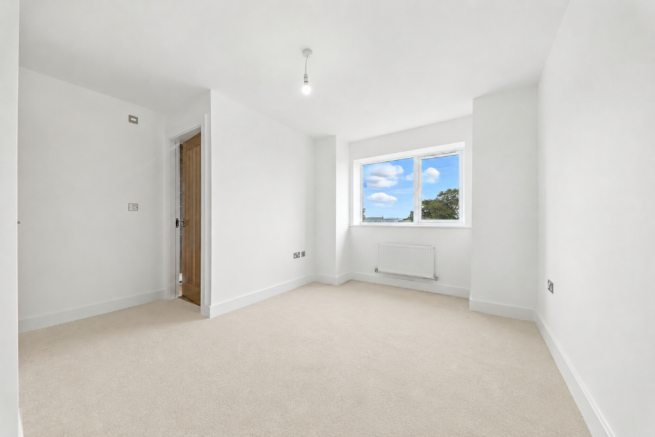 4 bed Detached for sale Image 10
