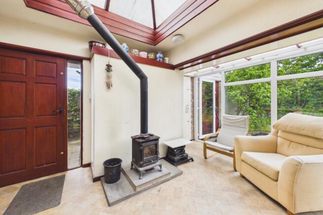5 bed Detached for sale Image 9