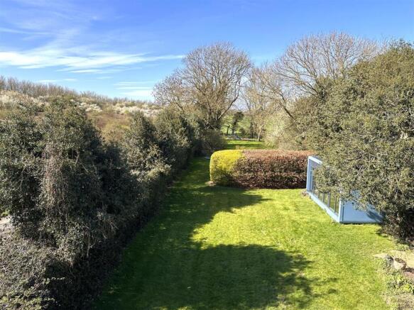 Generous Garden & Unspoiled Outlook 377