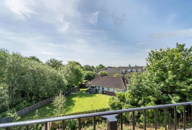 3 bed Town House for sale Image 4