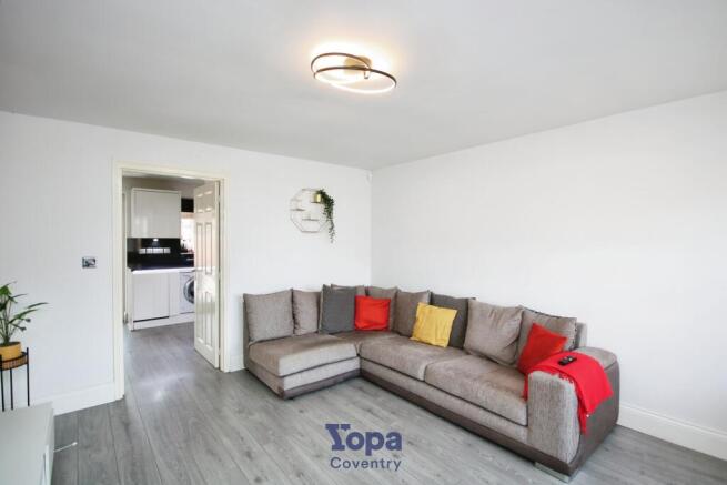 Bd3c1190-Living 20Room 203.JPG
