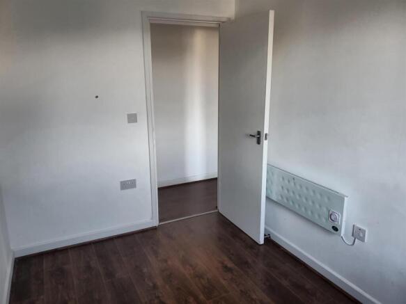 2 bed Apartment to rent Image 6