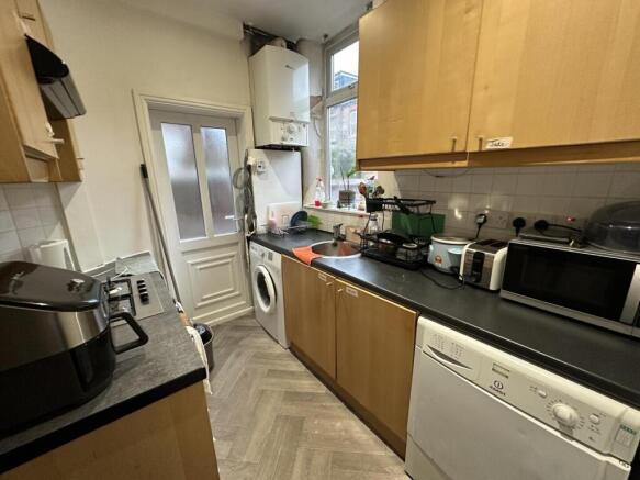 66ea.kitchen.JPG