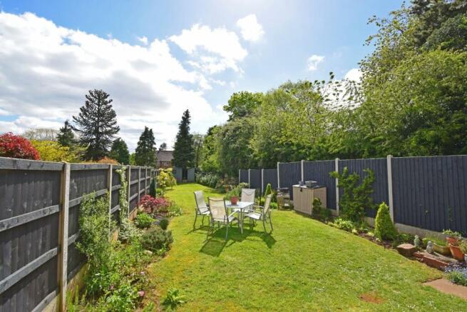 33 Elmley Close, garden a new.jpg