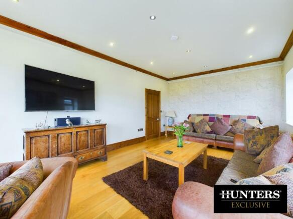 5 bed Detached for sale Image 4