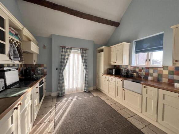 Spinney Barn kitchen 2.jpg