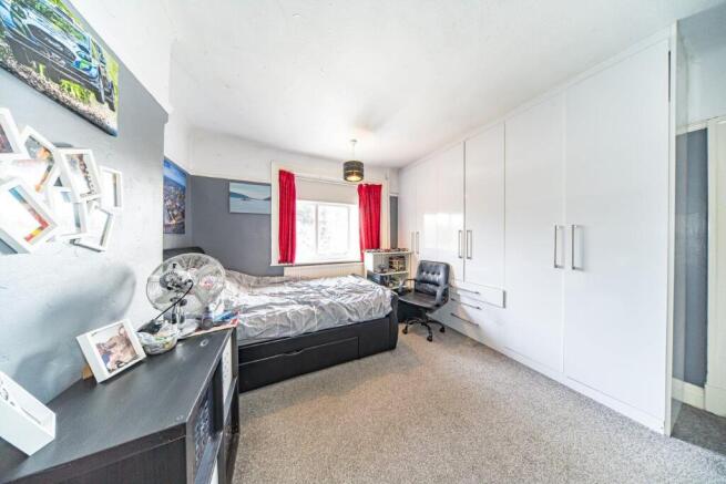 8 Albany Ave bedroom 2.jpg