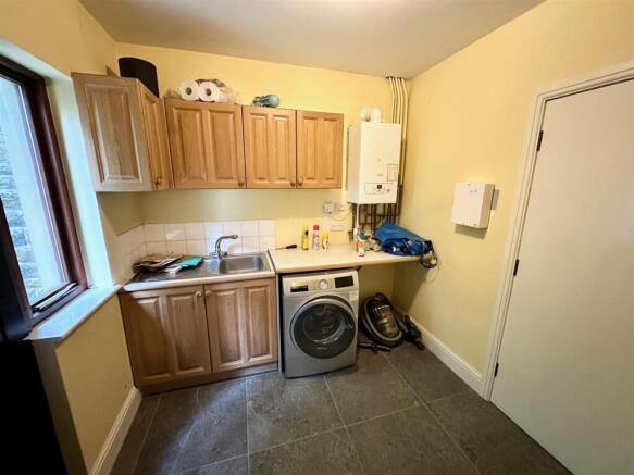 4 bed Detached to rent Image 5