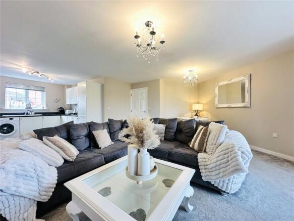 2 bed Apartment to rent Image 6