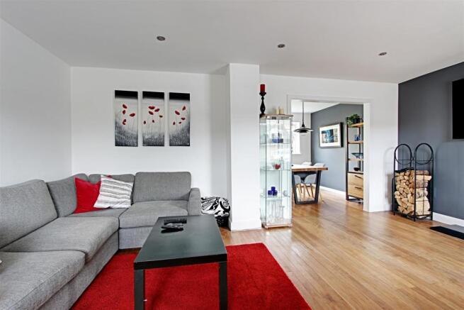 Living Room 1.jpg