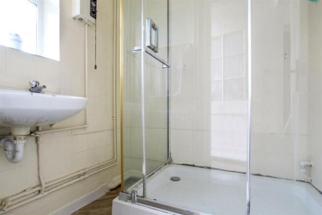 sHOWER-ROOM-1.jpg