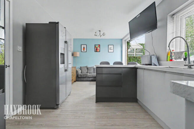 4 bed Semi-Detached for sale Image 5