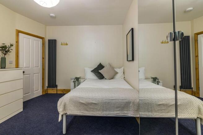 6 Double Bedrooms