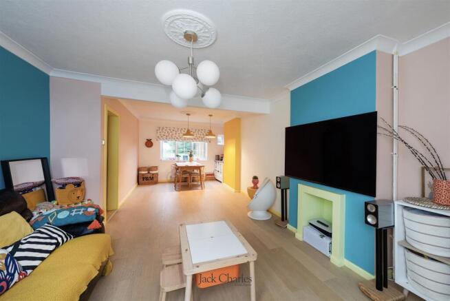 Hillingdon Avenue, TN13 3QT 002.jpg