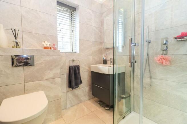 EN SUITE SHOWER ROOM/W.C.