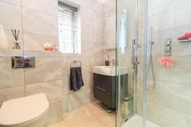 4 bed Detached for sale Image 10