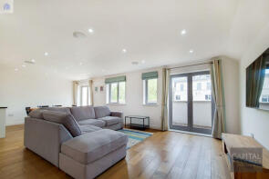 Flat 9, 37 Oasis Court, Mile End Road, London E1 4TP