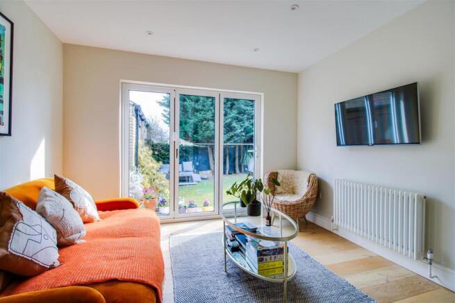 5 bed Detached for sale Image 7