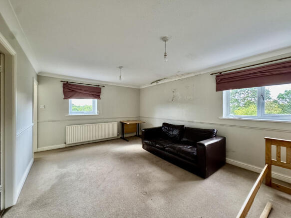 5 bed Detached for sale Image 11