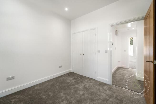 207 Cathedral Rd flat 2-3.jpg