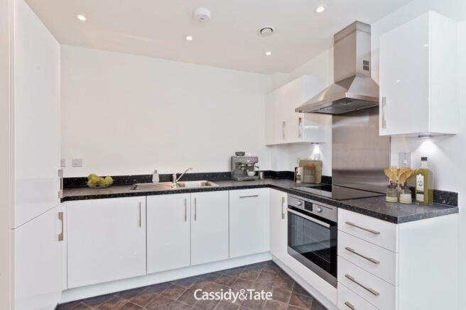 38 Serra House AL1 3FU-2-.jpg