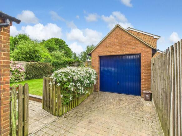 2. CAM04922G0-PR0024-STILL031