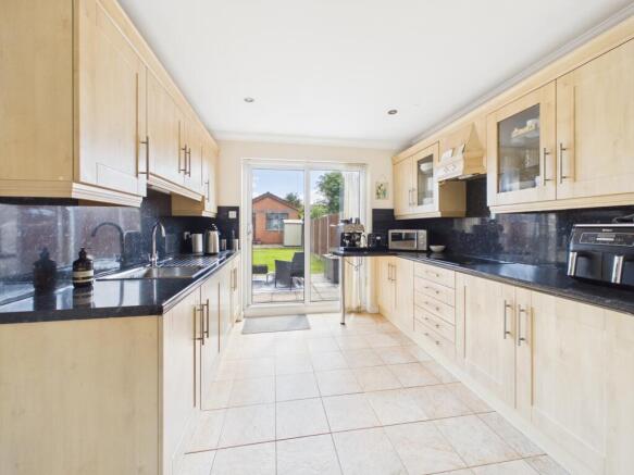 3 bed Terraced for sale Image 6