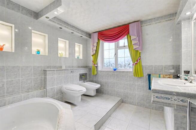 Bathroom_1.jpeg