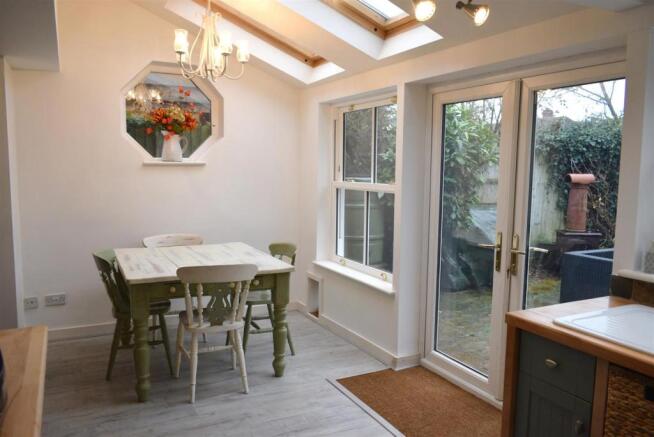Breakfast area 1.JPG