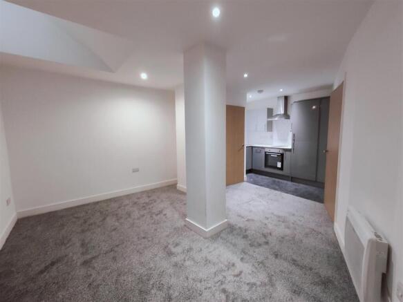 LOUNGE / KITCHEN