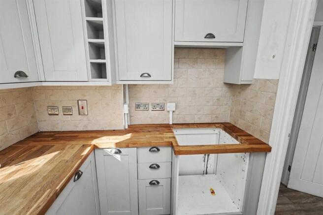 Holly Grove Road, Bramfield, HERTFORD photo 4