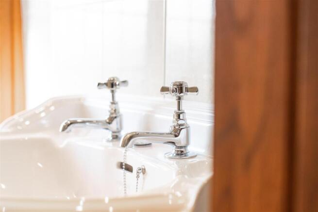 Bathroom-3.jpg