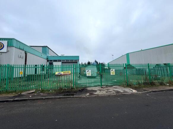 Photo External 4.jpg