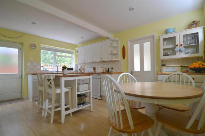 kitchen 2.JPG