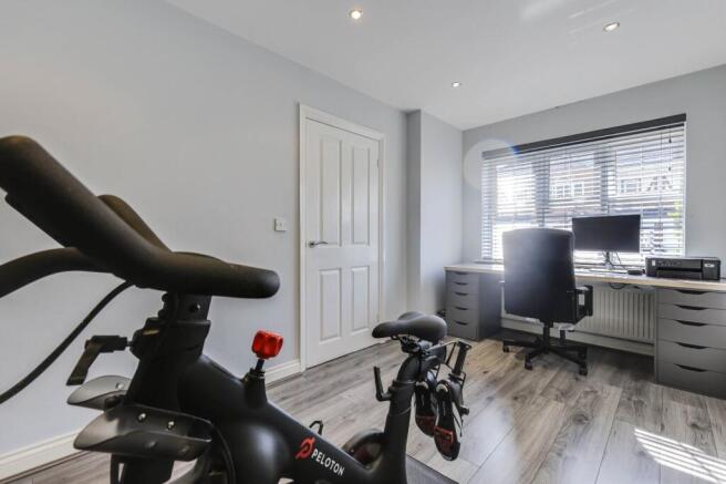 4 bed Detached for sale Image 8