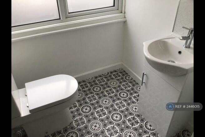 1 bed House Share to rent Image 6