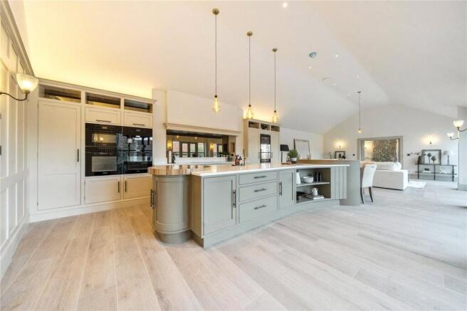 7 bed Detached for sale Image 9
