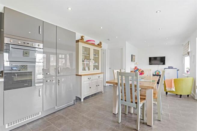 20 Gresley Way - dining area.jpg