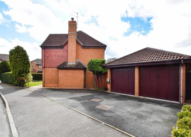 27 Old Farm Drive-garage.jpg