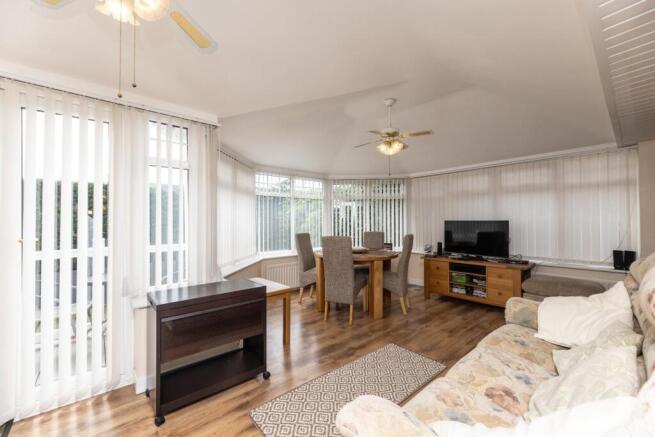 5 bed Detached for sale Image 8