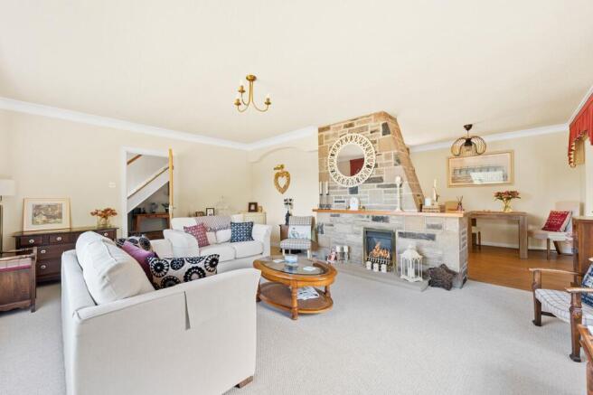 5 bed Detached for sale Image 12