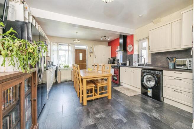 3 bed Semi-Detached for sale Image 5